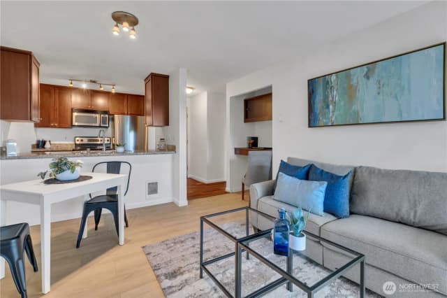 Property photo for 2512 E Madison Street #303, Seattle photo 4