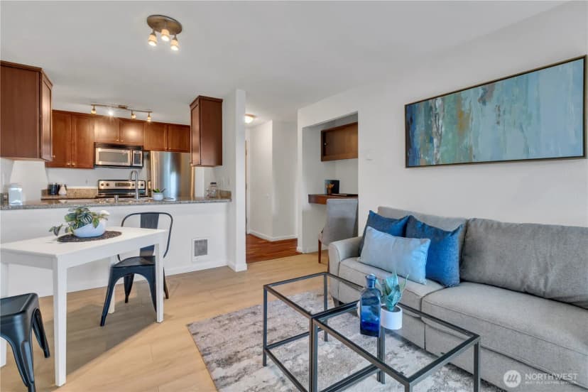 Property photo for 2512 E Madison Street #303, Seattle photo 4