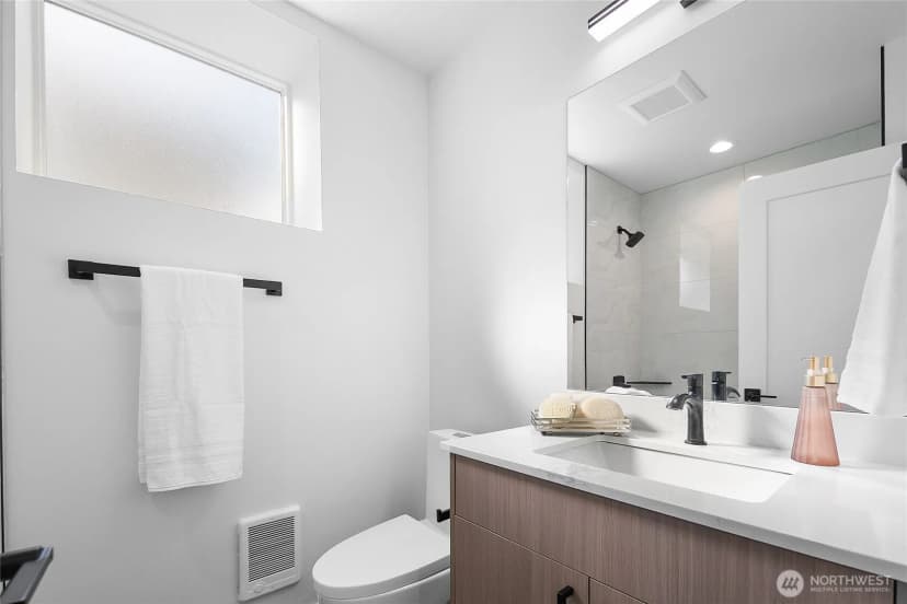 Property photo for 1804 28th Avenue S, Seattle photo 17