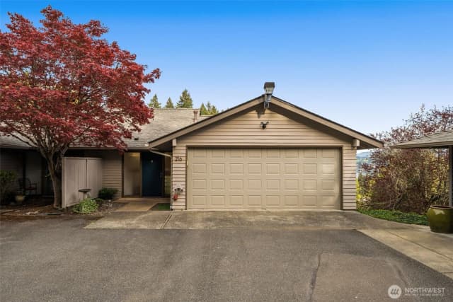 Property photo for 216 167th Place Ne, Bellevue photo 3