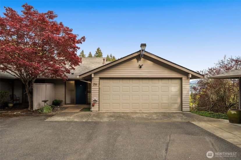 Property photo for 216 167th Place Ne, Bellevue photo 3