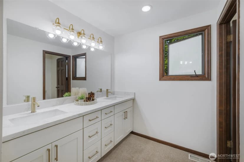 Property photo for 15155 Ne 6th Street, Bellevue photo 23