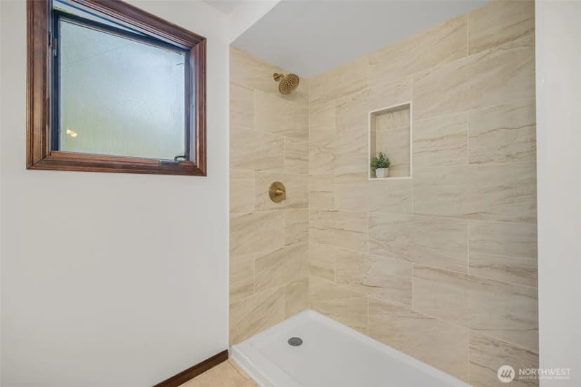 Property photo for 15155 Ne 6th Street, Bellevue photo 33
