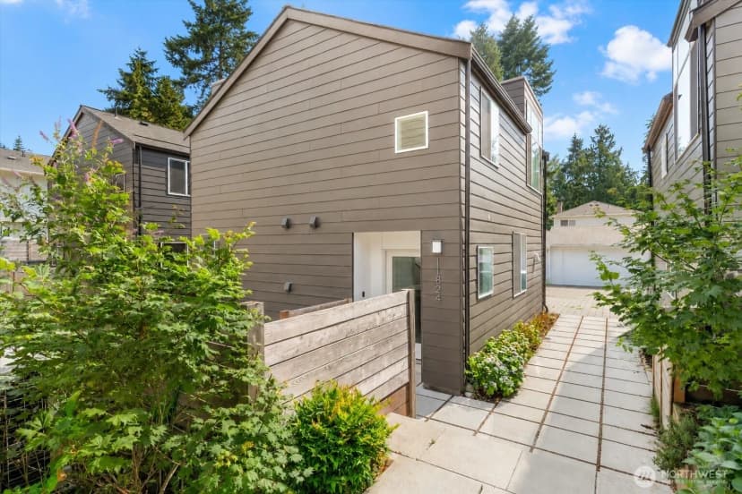 Property photo for 11824 31st Place Ne, Seattle photo 17