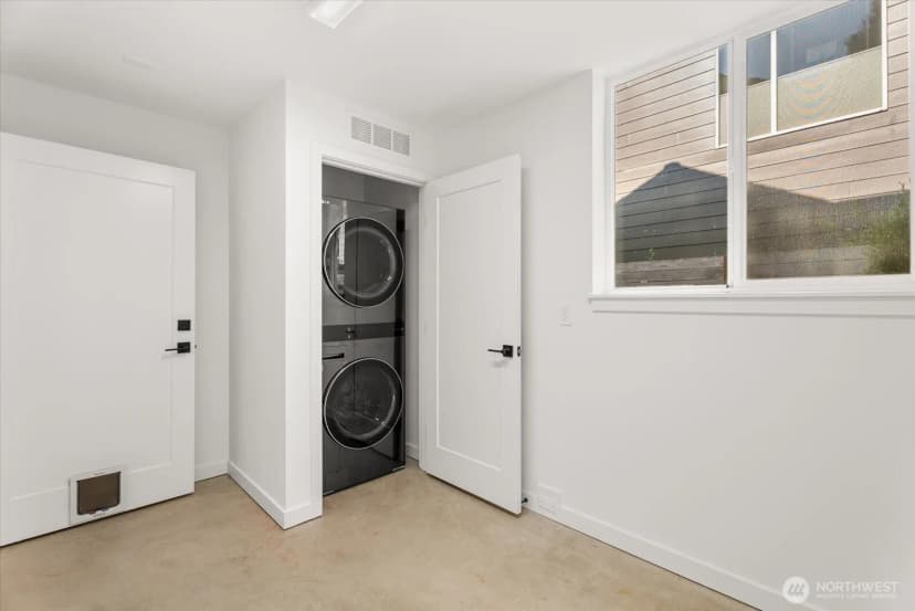 Property photo for 11824 31st Place Ne, Seattle photo 13