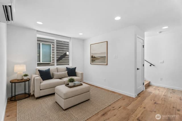 Property photo for 11824 31st Place Ne, Seattle photo 2