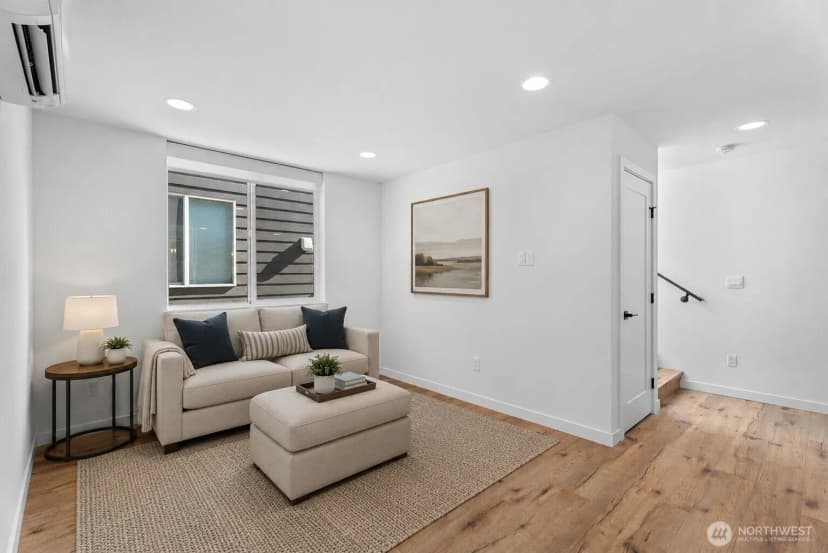 Property photo for 11824 31st Place Ne, Seattle photo 2