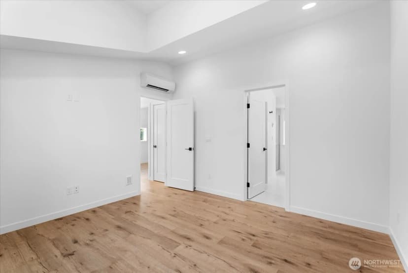 Property photo for 11824 31st Place Ne, Seattle photo 9