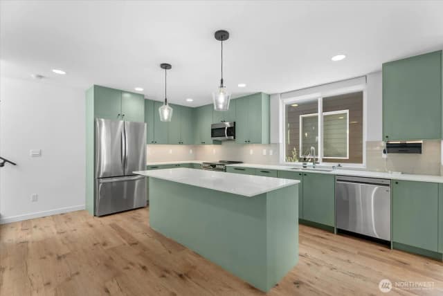 Property photo for 11824 31st Place Ne, Seattle photo 3