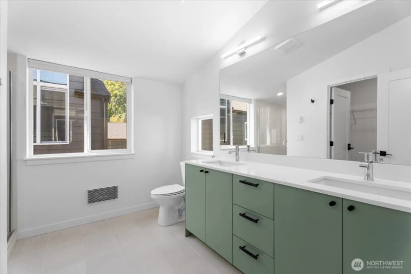 Property photo for 11824 31st Place Ne, Seattle photo 10