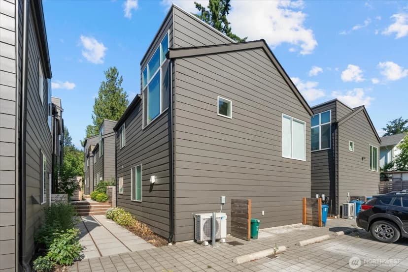 Property photo for 11824 31st Place Ne, Seattle photo 16