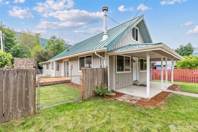 Property photo for 725 W Main Avenue, Morton photo 3