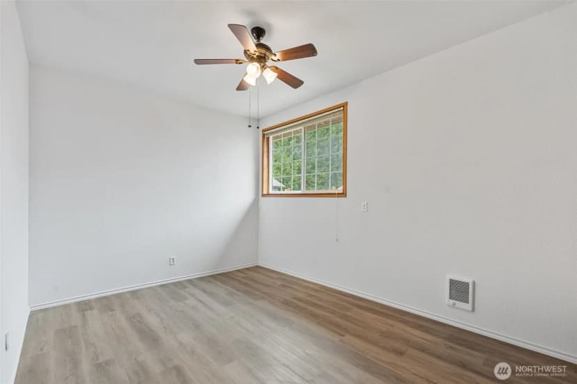 Property photo for 725 W Main Avenue, Morton photo 23