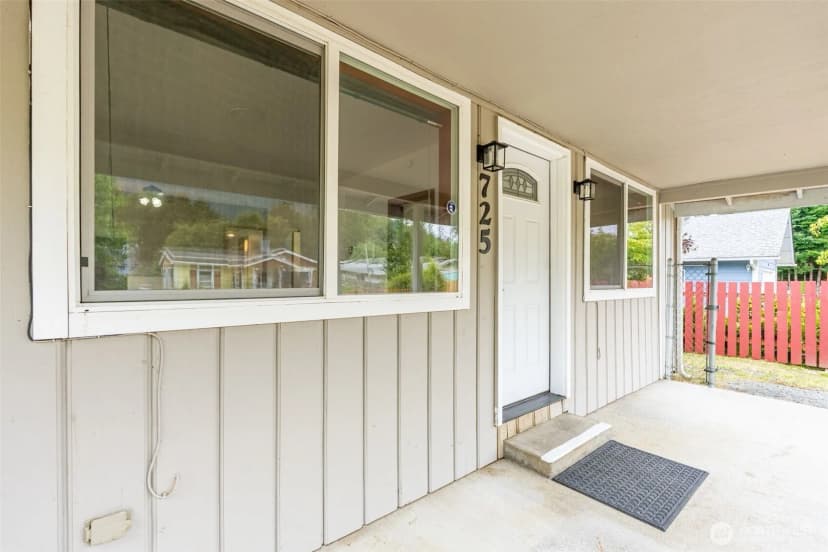 Property photo for 725 W Main Avenue, Morton photo 9