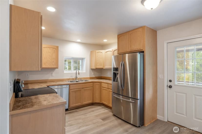 Property photo for 652 Diamond Drive, Newport photo 7