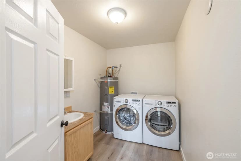 Property photo for 652 Diamond Drive, Newport photo 11