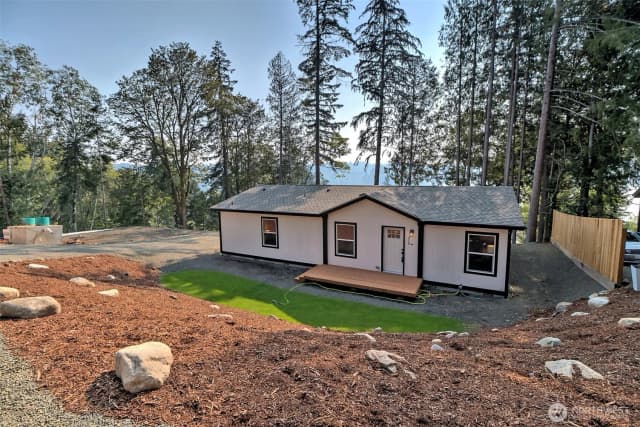 Property photo for 210 E Bridger Lane, Shelton photo 3