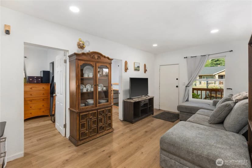 Property photo for 803 N Pacific Avenue, Kelso photo 11