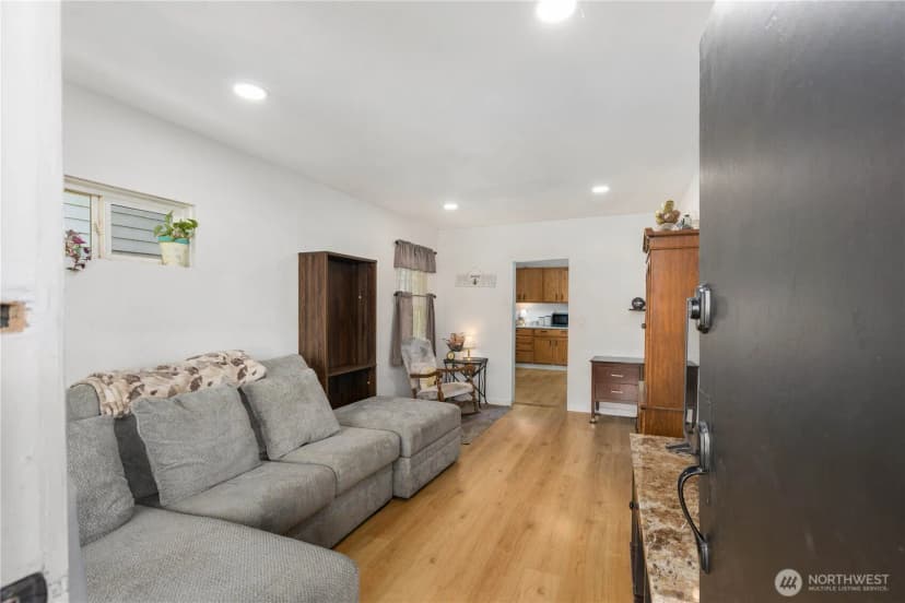 Property photo for 803 N Pacific Avenue, Kelso photo 9