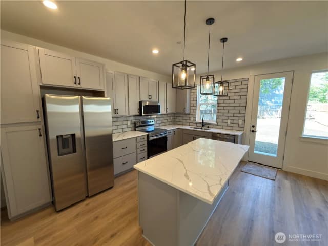 Property photo for 10528 13th Avenue W #b, Everett photo 3