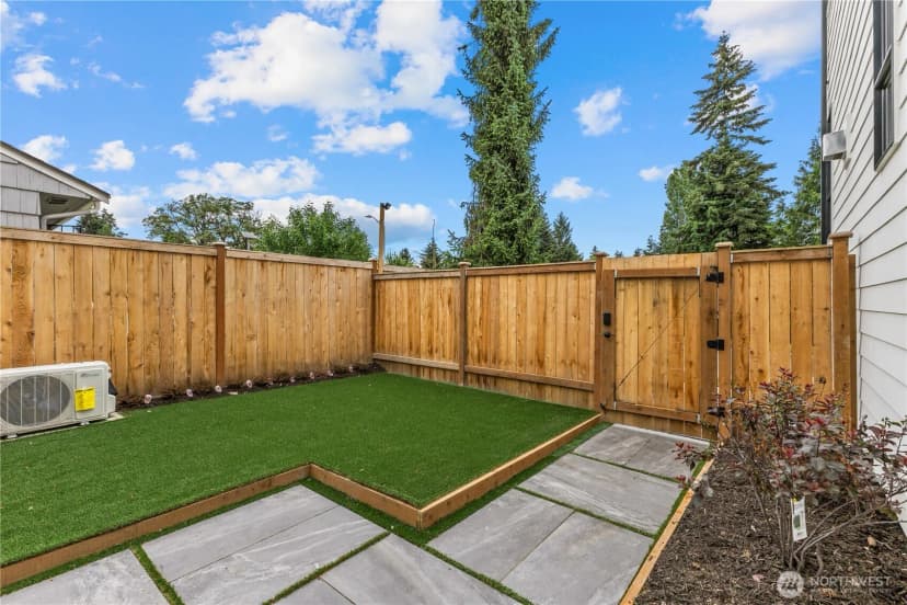 Property photo for 11709 Roosevelt Way Ne, Seattle photo 40