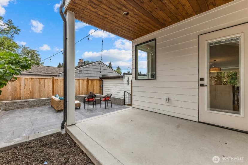 Property photo for 11709 Roosevelt Way Ne, Seattle photo 36