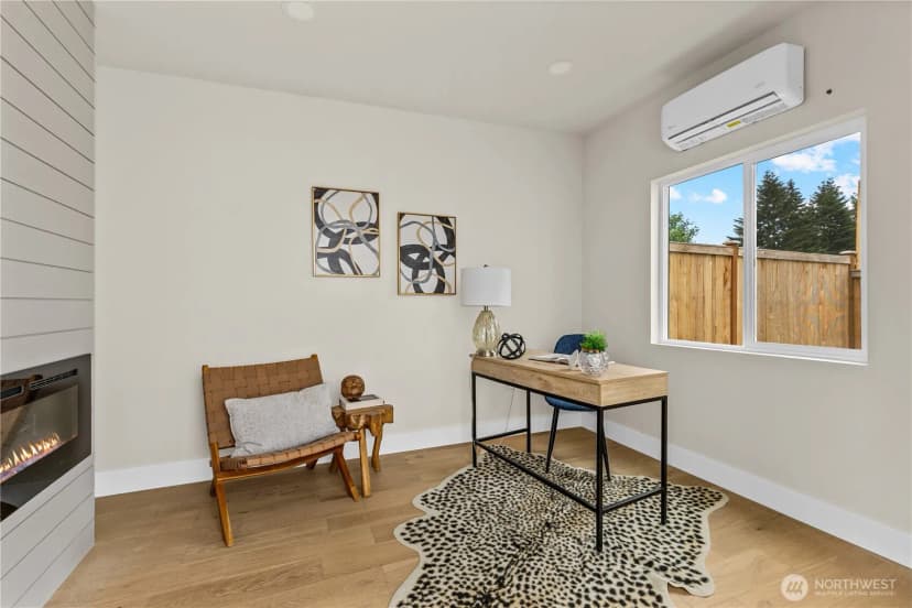 Property photo for 11709 Roosevelt Way Ne, Seattle photo 39