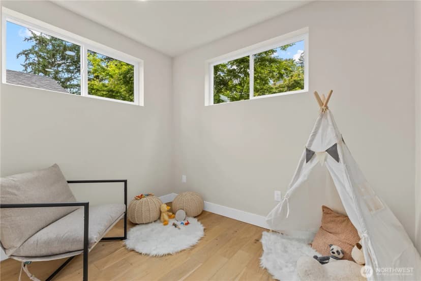 Property photo for 11709 Roosevelt Way Ne, Seattle photo 19