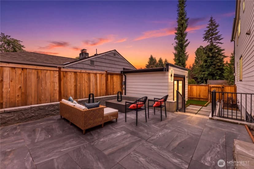 Property photo for 11709 Roosevelt Way Ne, Seattle photo 38