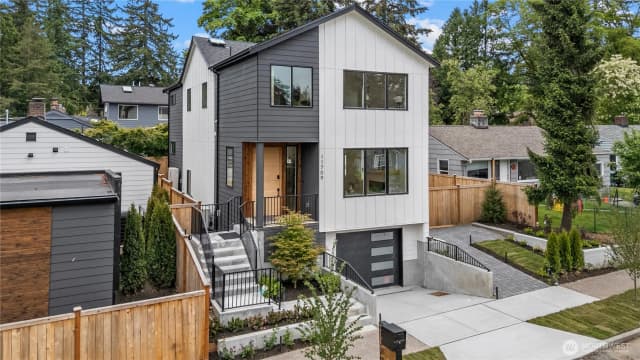 Property photo for 11709 Roosevelt Way Ne, Seattle photo 3