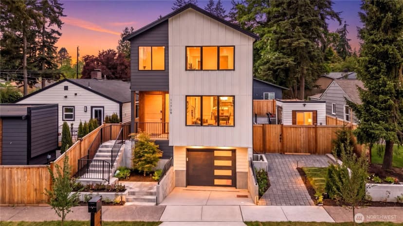 Property photo for 11709 Roosevelt Way Ne, Seattle