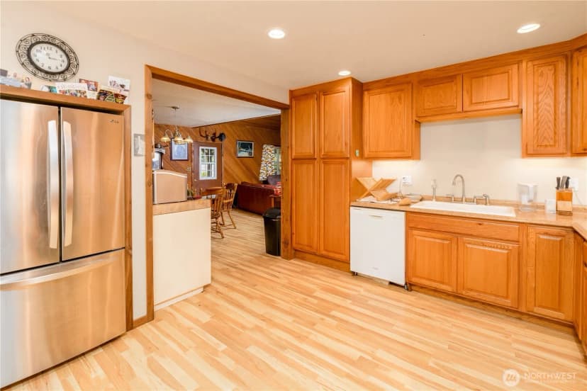 Property photo for 332 Whiskey Creek Beach Rd, Port Angeles photo 9