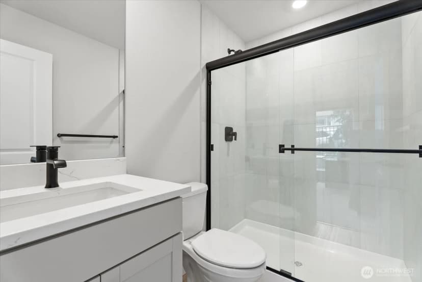 Property photo for 14704 Meridian Avenue N #b, Shoreline photo 10