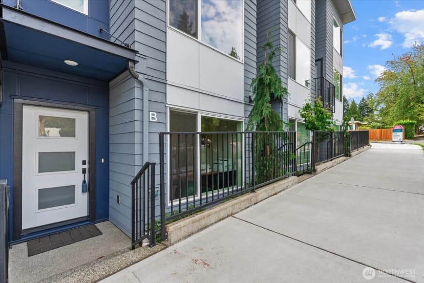 Property photo for 14704 Meridian Avenue N #b, Shoreline photo 2