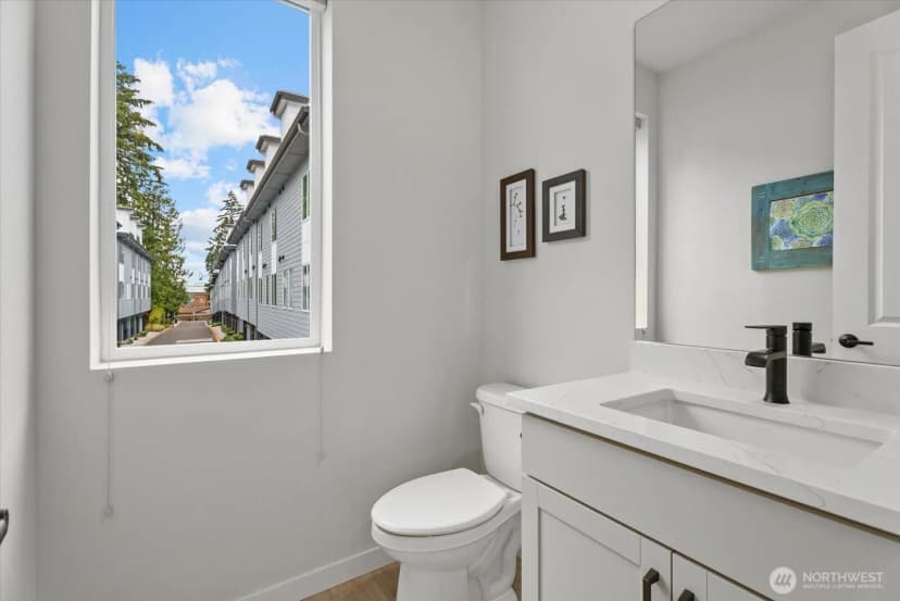 Property photo for 14704 Meridian Avenue N #b, Shoreline photo 23