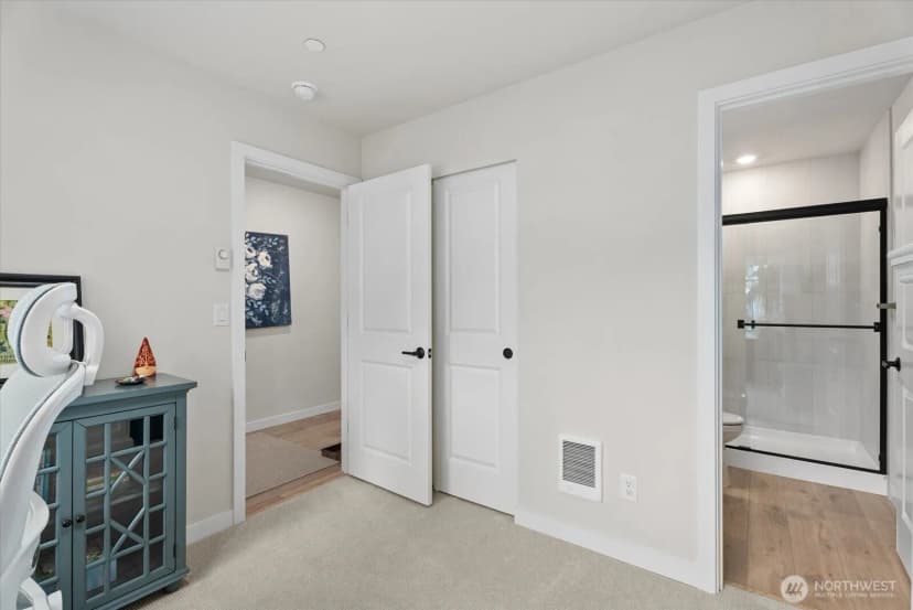 Property photo for 14704 Meridian Avenue N #b, Shoreline photo 9