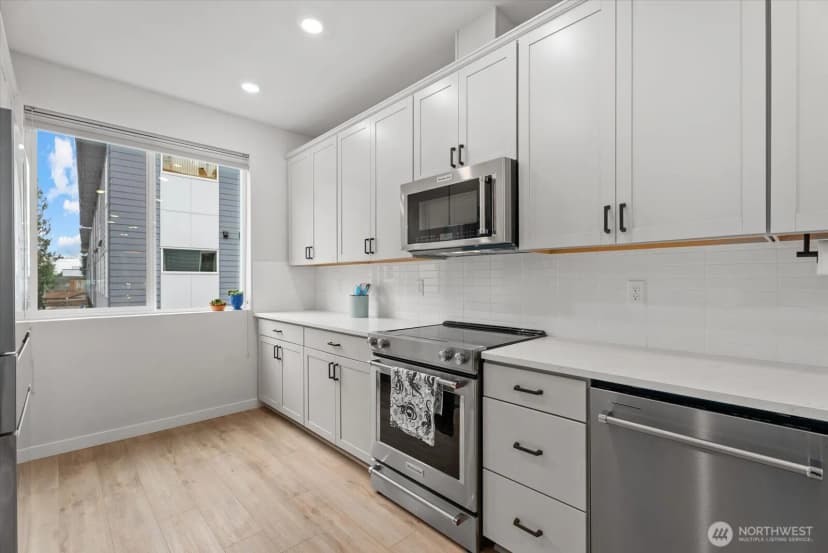 Property photo for 14704 Meridian Avenue N #b, Shoreline photo 17