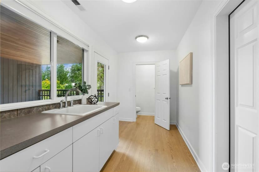 Property photo for 13130 Holmes Point Drive Ne, Kirkland photo 29