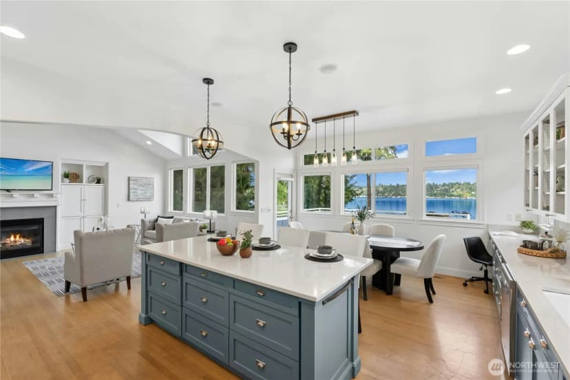 Property photo for 13130 Holmes Point Drive Ne, Kirkland photo 8