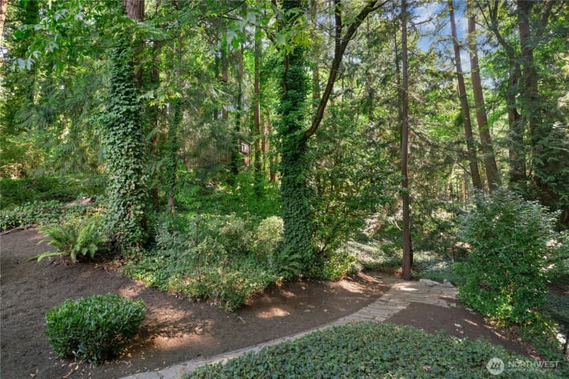Property photo for 13130 Holmes Point Drive Ne, Kirkland photo 35