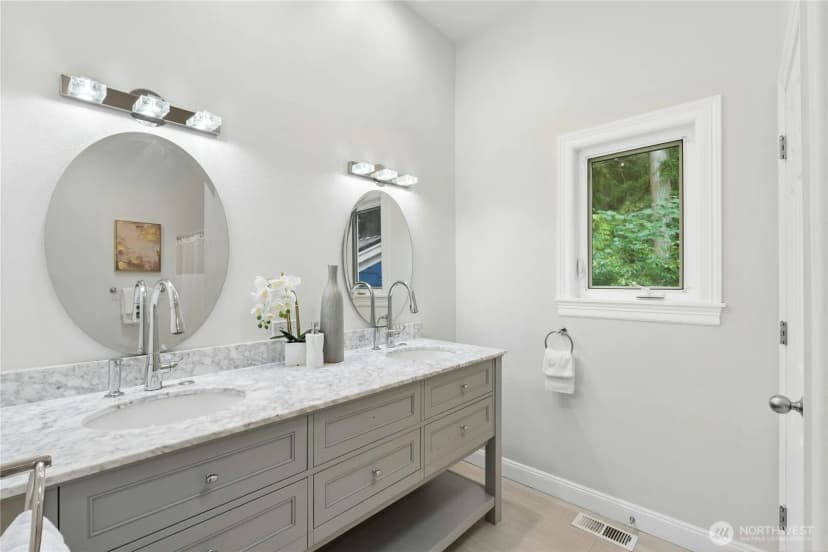 Property photo for 13130 Holmes Point Drive Ne, Kirkland photo 25