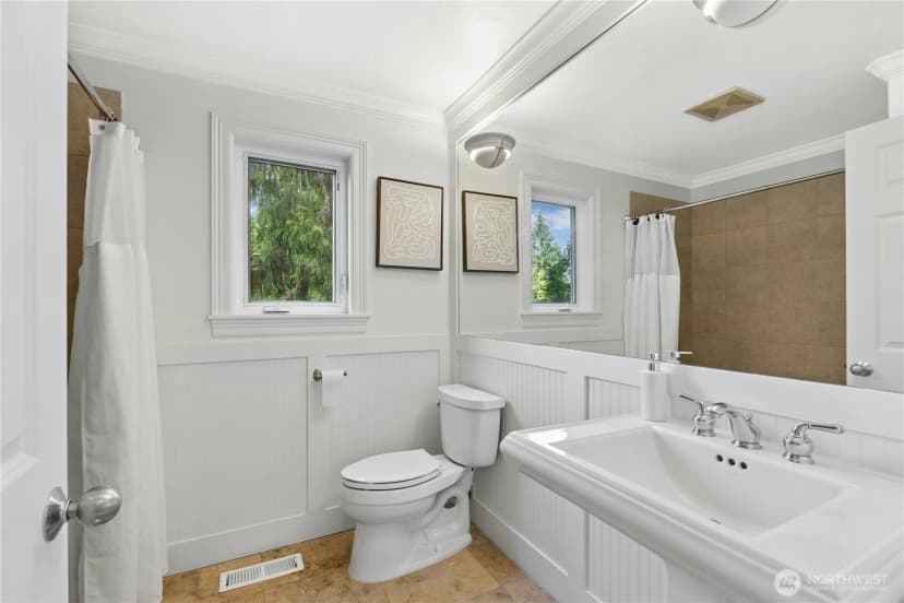 Property photo for 13130 Holmes Point Drive Ne, Kirkland photo 19