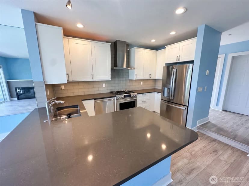 Property photo for 2325 Harbor Avenue Sw #b2, Seattle photo 6