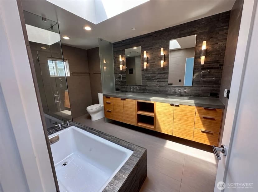 Property photo for 2325 Harbor Avenue Sw #b2, Seattle photo 12