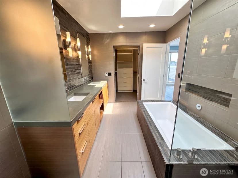 Property photo for 2325 Harbor Avenue Sw #b2, Seattle photo 14