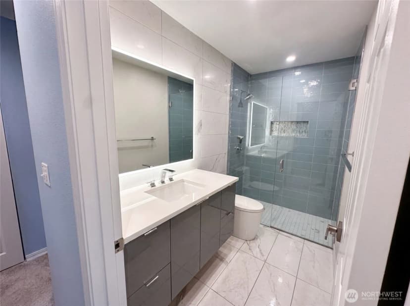 Property photo for 2325 Harbor Avenue Sw #b2, Seattle photo 17