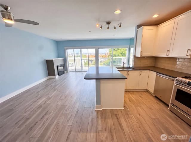Property photo for 2325 Harbor Avenue Sw #b2, Seattle photo 3