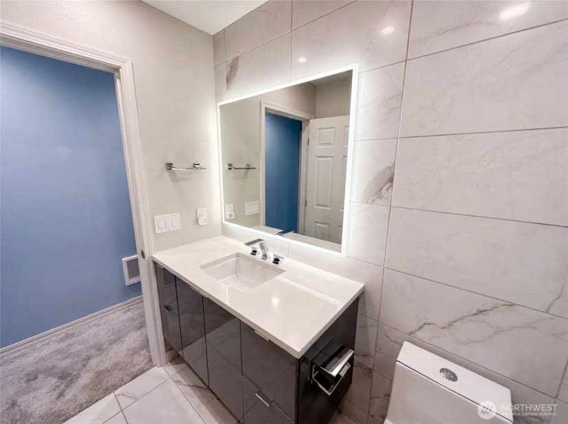 Property photo for 2325 Harbor Avenue Sw #b2, Seattle photo 15