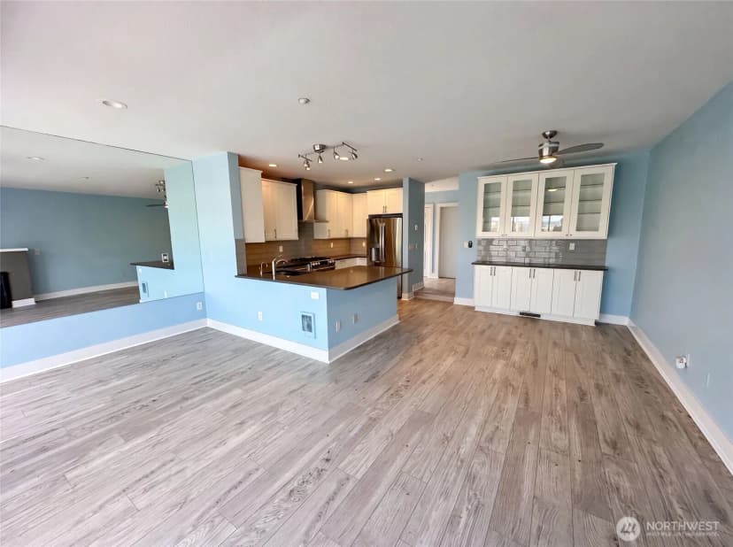 Property photo for 2325 Harbor Avenue Sw #b2, Seattle photo 8