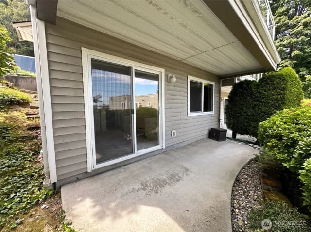 Property photo for 2325 Harbor Avenue Sw #b2, Seattle photo 5